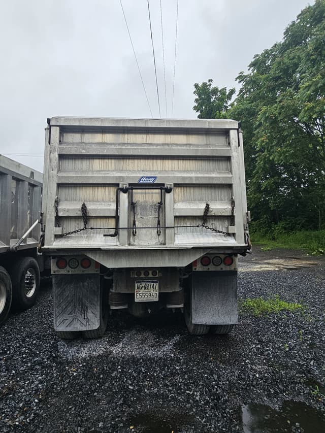 Image of Peterbilt 365 equipment image 3