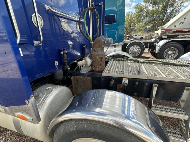 Image of Peterbilt 389 equipment image 4