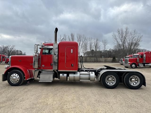 Image of Peterbilt 389 equipment image 1