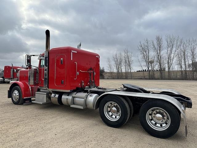 Image of Peterbilt 389 equipment image 2