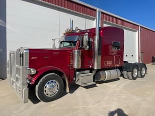 Main image Peterbilt 389