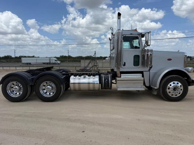Image of Peterbilt 389 equipment image 3
