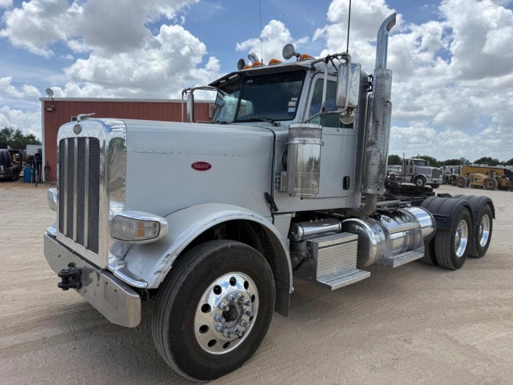 Image of Peterbilt 389 Primary image
