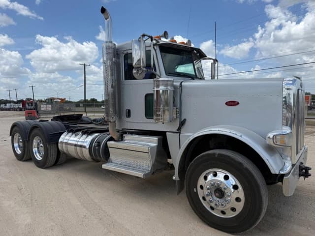 Image of Peterbilt 389 equipment image 2