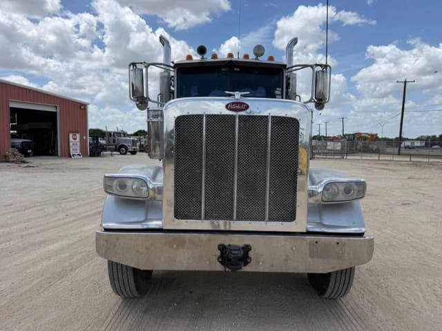 Image of Peterbilt 389 equipment image 1