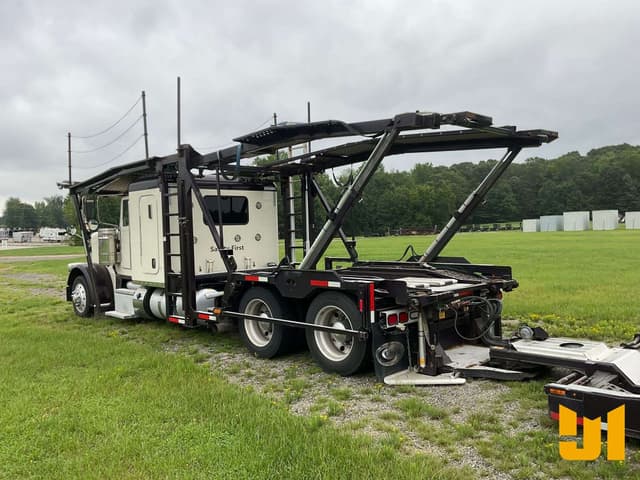Image of Peterbilt 389 equipment image 4