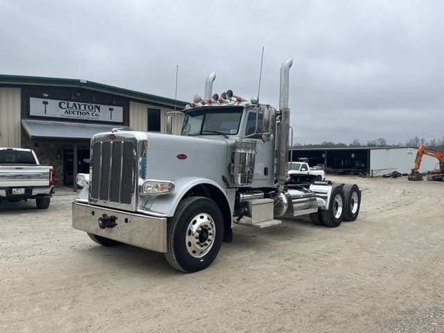 Image of Peterbilt 389 equipment image 1