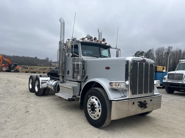 Image of Peterbilt 389 equipment image 3