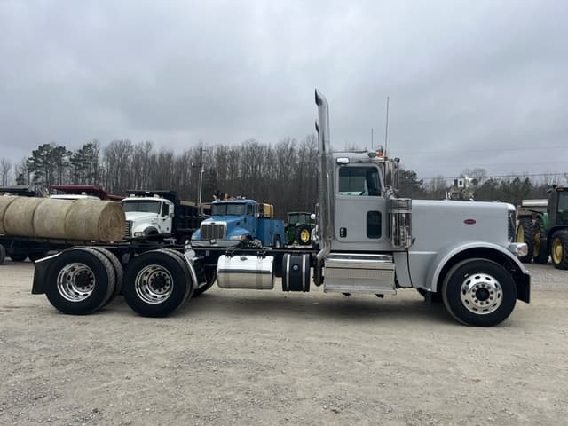 Image of Peterbilt 389 equipment image 4