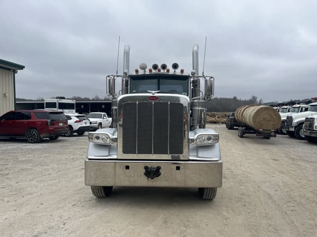 Image of Peterbilt 389 equipment image 2