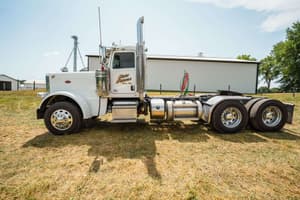 2019 Peterbilt 389 Image