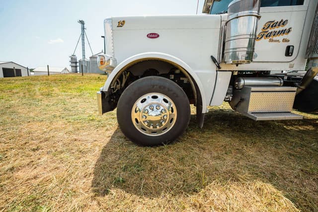 Image of Peterbilt 389 equipment image 3