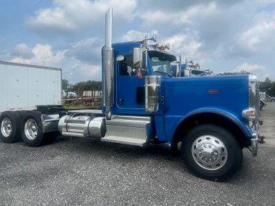 Main image Peterbilt 389