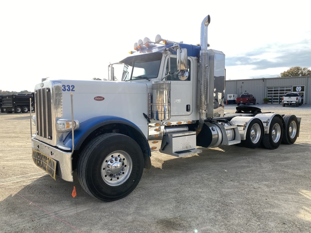 Image of Peterbilt 389 Primary image