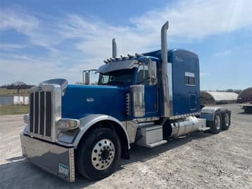 Main image Peterbilt 389
