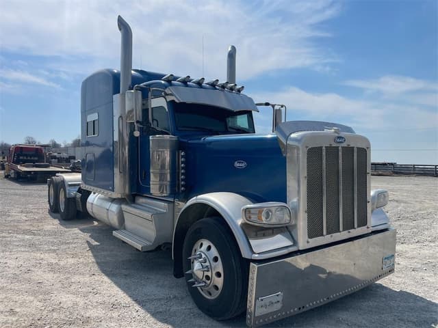 Image of Peterbilt 389 equipment image 2