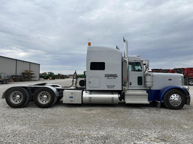Image of Peterbilt 389 equipment image 3