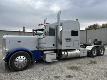 Main image Peterbilt 389