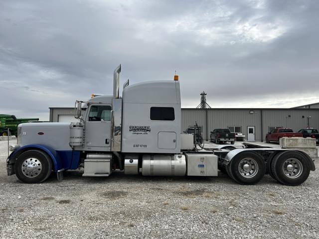Image of Peterbilt 389 equipment image 2