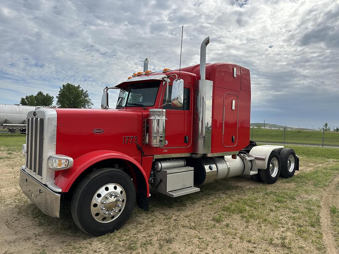 Image of Peterbilt 389 Primary image