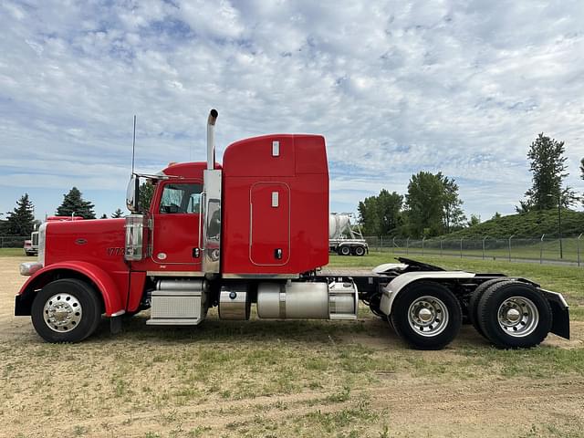 Image of Peterbilt 389 equipment image 1