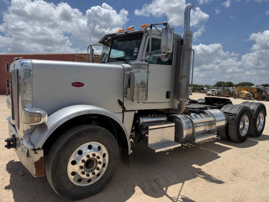 2019 Peterbilt 389 Equipment Image0