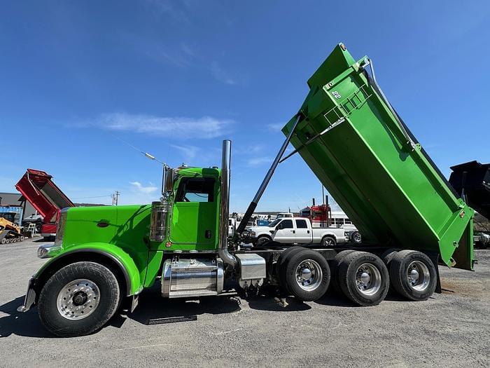 Image of Peterbilt 389 Primary image