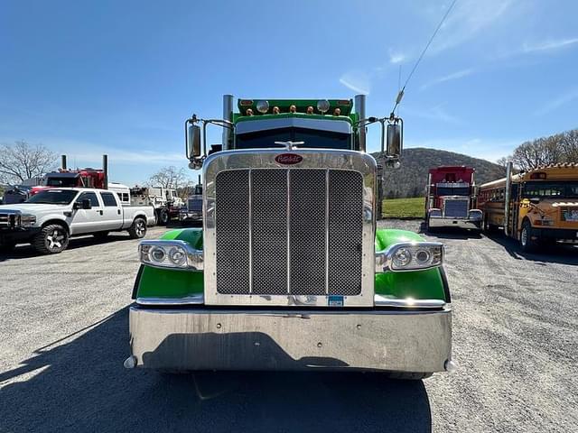 Image of Peterbilt 389 equipment image 4