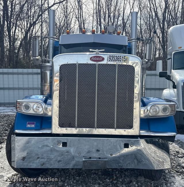 Image of Peterbilt 389 equipment image 1