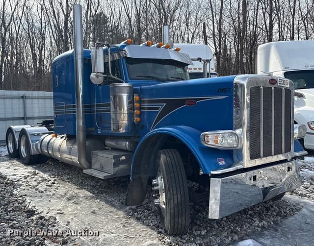 Image of Peterbilt 389 equipment image 2