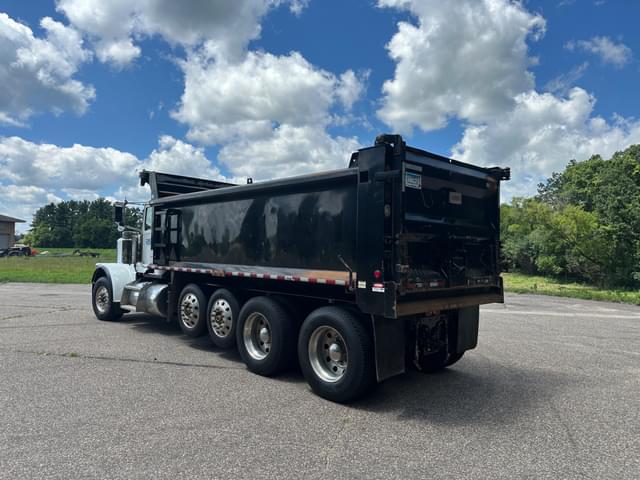 Image of Peterbilt 389 equipment image 4