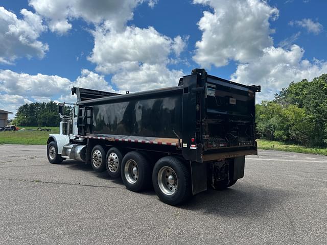 Image of Peterbilt 389 equipment image 4