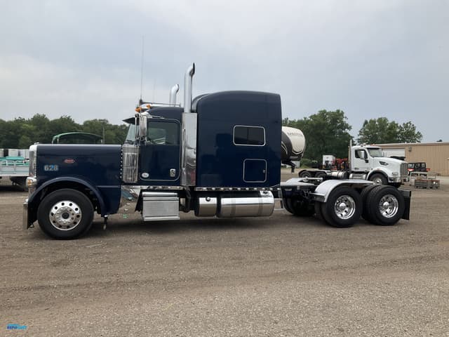 Image of Peterbilt 389 equipment image 1