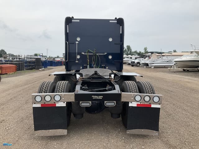 Image of Peterbilt 389 equipment image 3