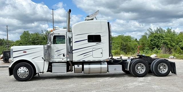 Image of Peterbilt 389 equipment image 1