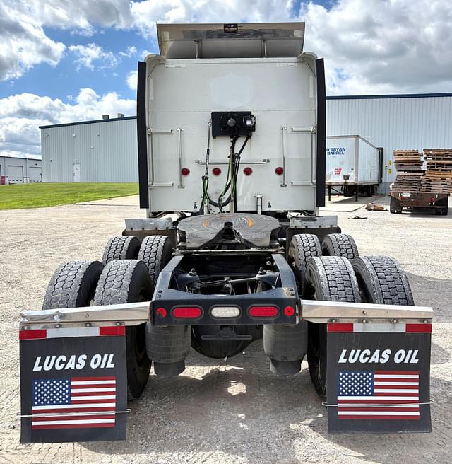 Image of Peterbilt 389 equipment image 3