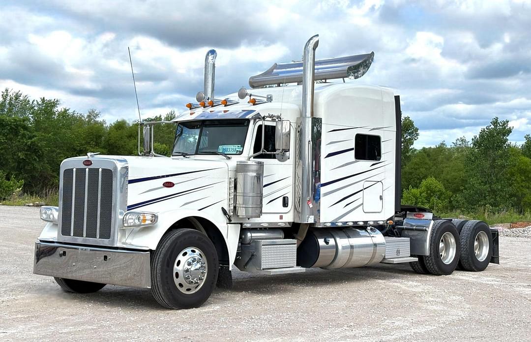 Image of Peterbilt 389 Primary image