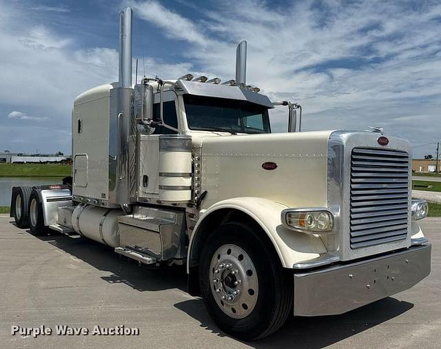 Image of Peterbilt 389 equipment image 2