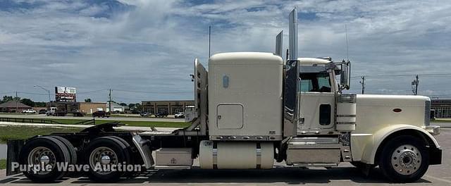 Image of Peterbilt 389 equipment image 3