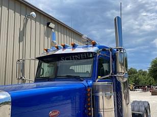 Main image Peterbilt 389 106