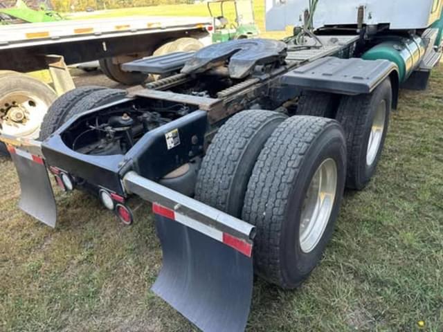 Image of Peterbilt 389 equipment image 2