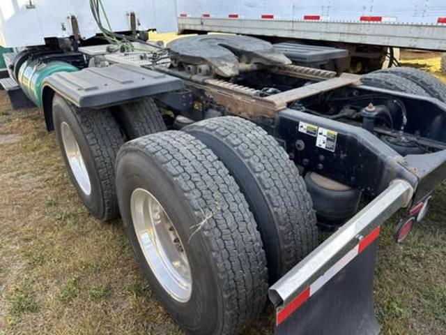 Image of Peterbilt 389 equipment image 3