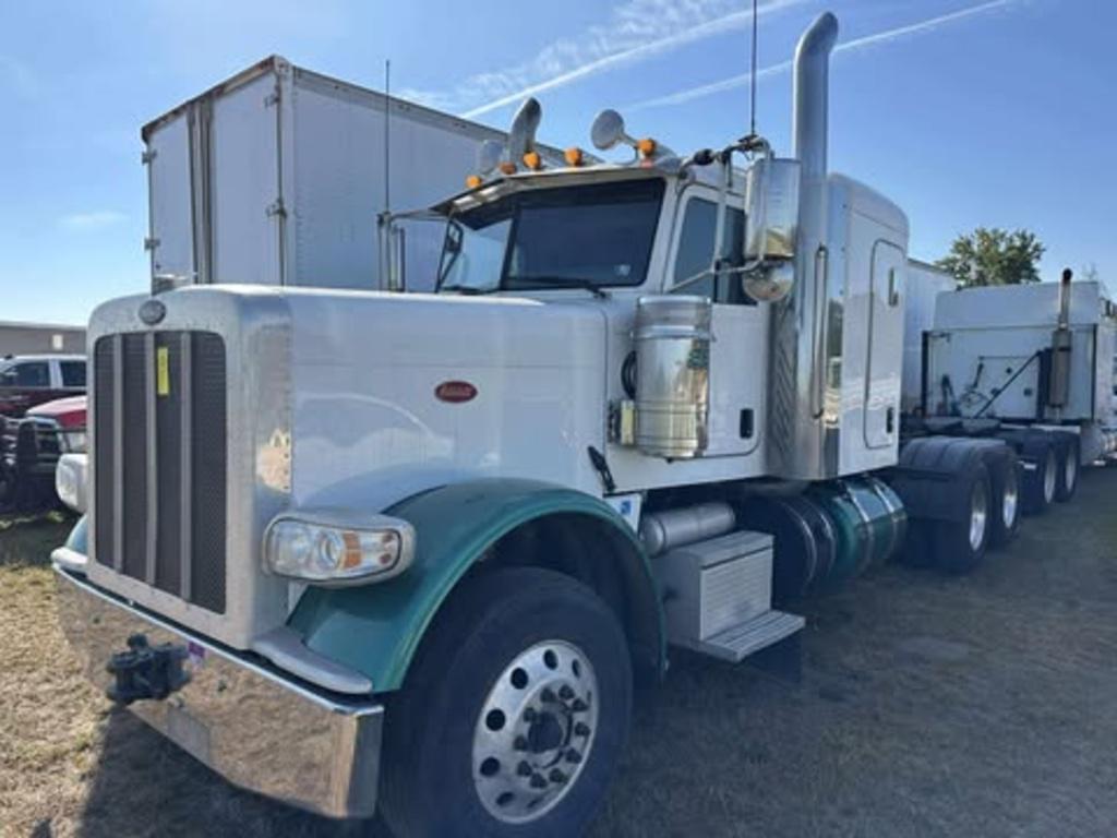 Image of Peterbilt 389 Primary image