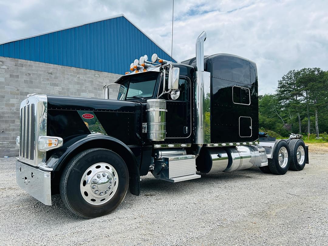 Image of Peterbilt 389 Primary image