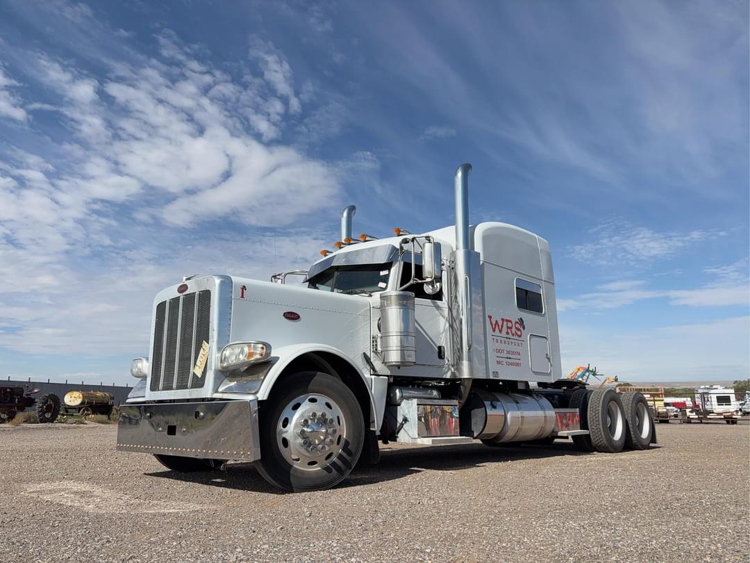 Image of Peterbilt 389 Primary image