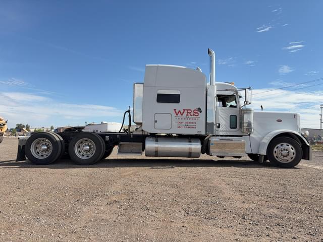 Image of Peterbilt 389 equipment image 3