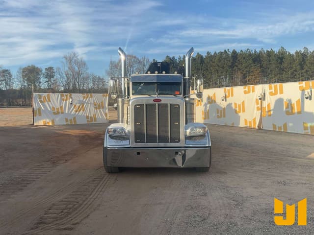 Image of Peterbilt 389 equipment image 1