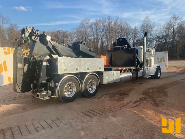 Image of Peterbilt 389 equipment image 4