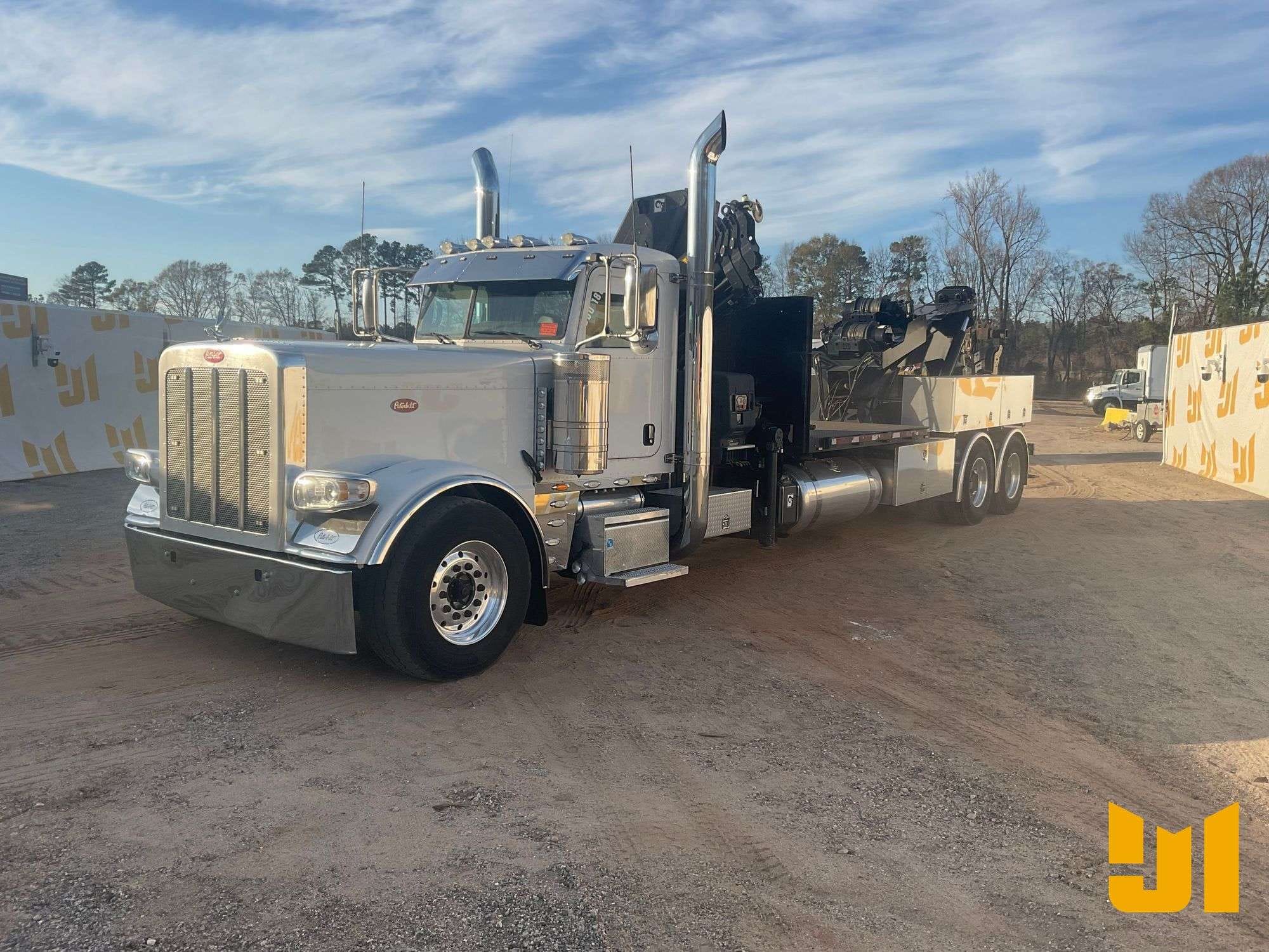 2019 Peterbilt 389 Equipment Image0