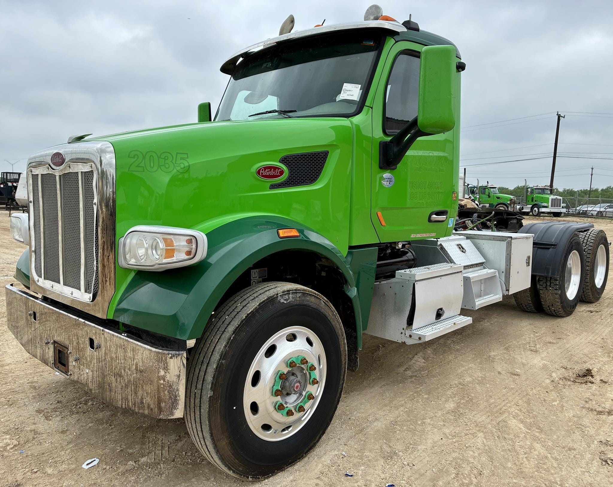 2019 Peterbilt 567 Equipment Image0